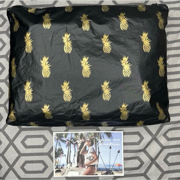 ALOHA Collection mid-size pouch. Lightweight. Washable. - Picture 1 of 5